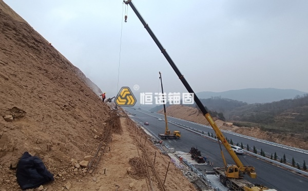 高速公路邊坡防護(hù)工程施工